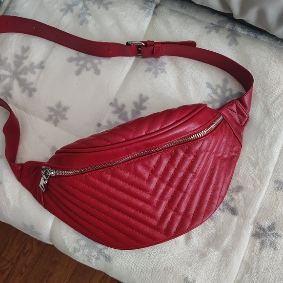 unbranded Handbags - Red Quilted Women's Belt Bag Crossbody